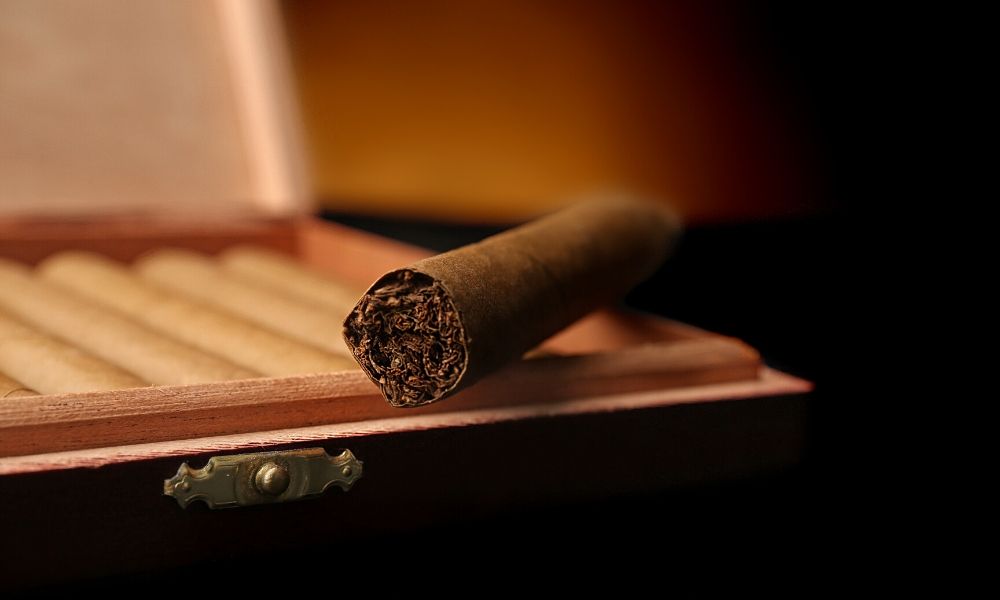 A Simple Guide to Lighting Cigars